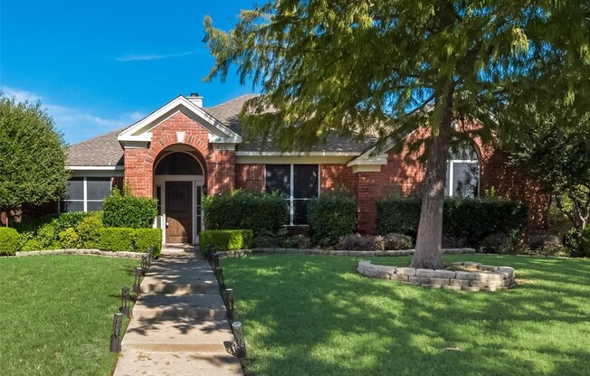 416 HALIFAX DR
