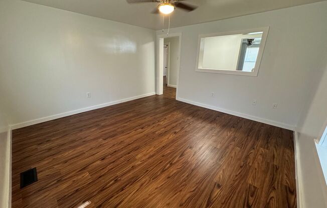 3 beds, 1 bath, $1,200, Unit Apt A