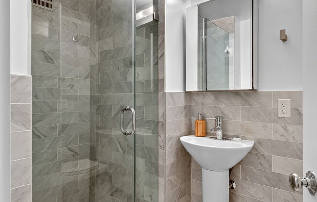 1 bed, 2 baths, $5,500, Unit 3A