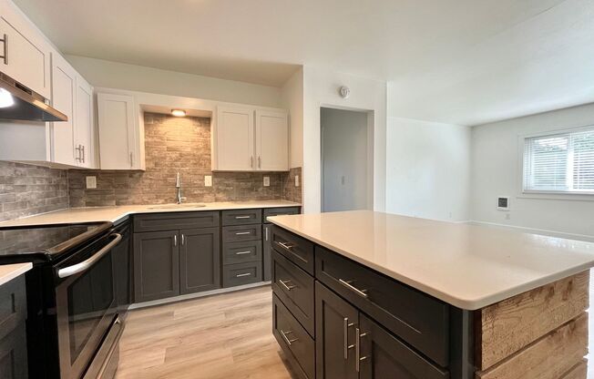 2 beds, 1 bath, 700 sqft, $1,445, Unit 11