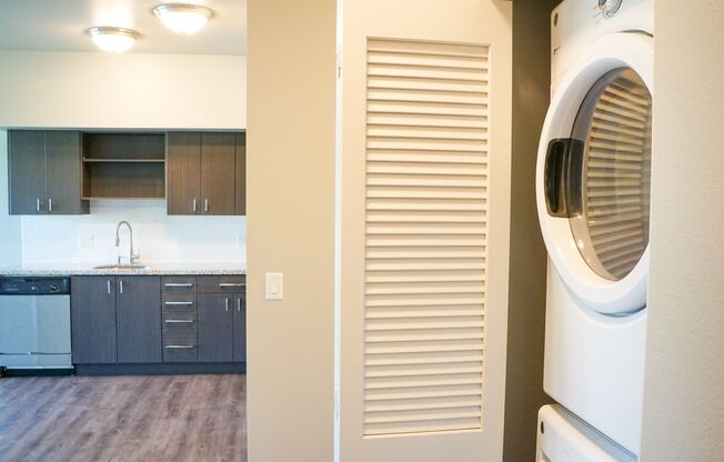 2 beds, 2 baths, $2,050, Unit 401