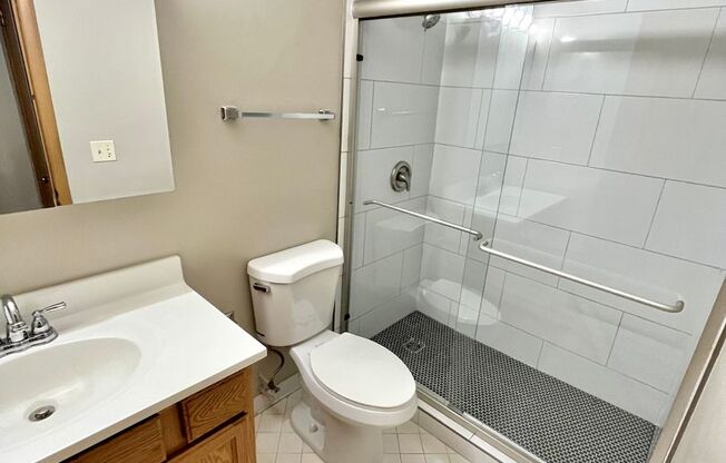 2 beds, 1 bath, $929, Unit 3413-4