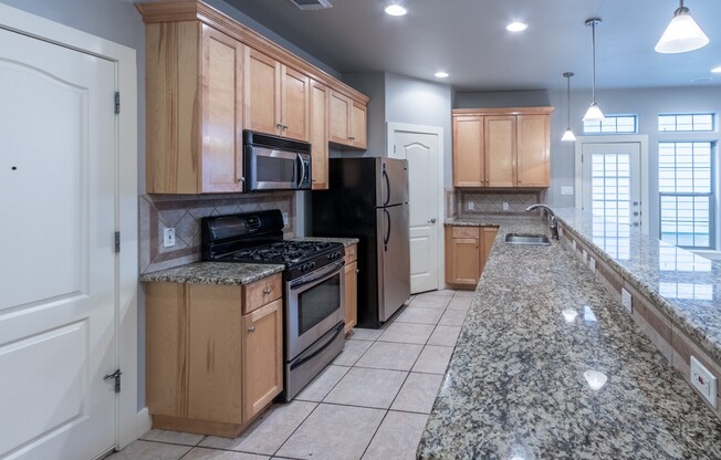 UT PRE-LEASE : 6 Bed / 3 Bath - Spacious bedrooms, North of UT