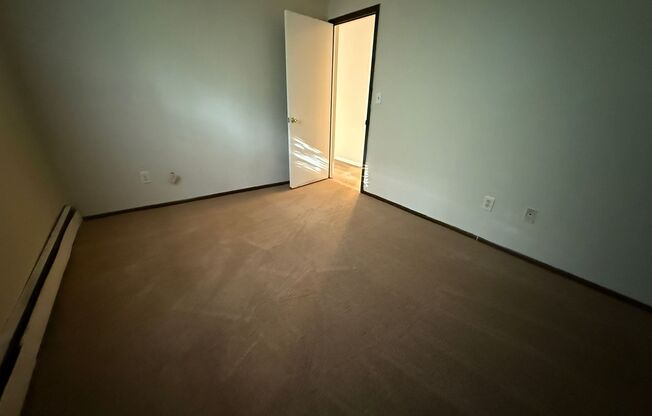 2 beds, 1 bath, $1,425, Unit 106