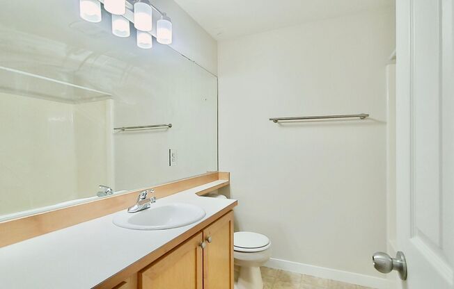 2 beds, 2.5 baths, $2,095, Unit # 103