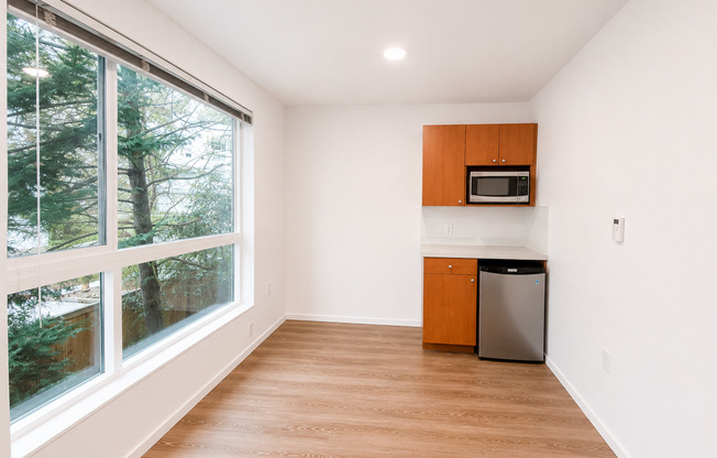Studio, 1 bath, 176 sqft, $1,095, Unit 4306