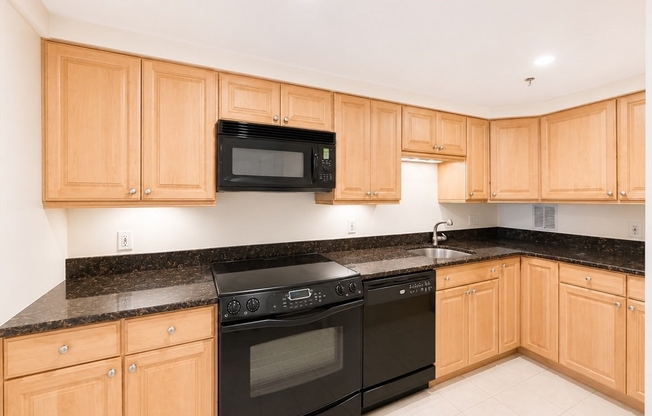 2 beds, 1.5 baths, 1,454 sqft, $2,300, Unit 204