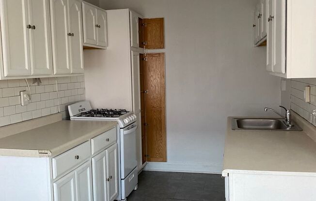 1 bed, 1 bath, 780 sqft, $860, Unit Unit 208