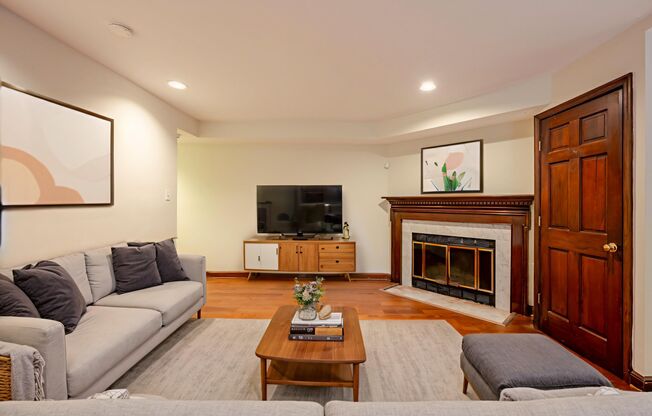 300 F ST NE