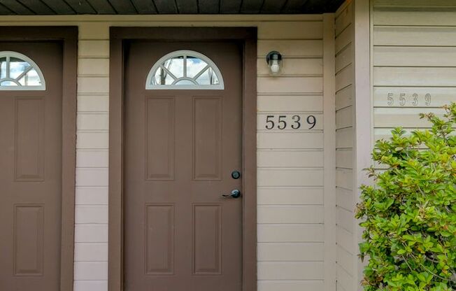 Beautiful 2BR/1.5BA Townhome for rent Near Lake Baldwin!