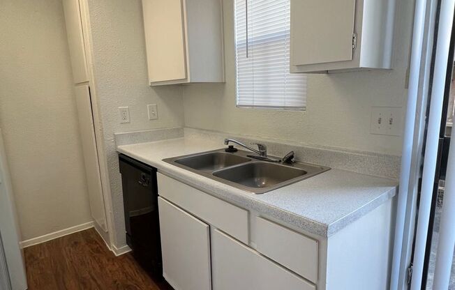 1 bed, 1.5 baths, 776 sqft, $975, Unit 19-604