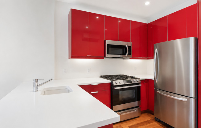 251 W 121 ST