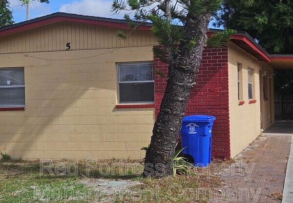 5 E CLERMONT CT