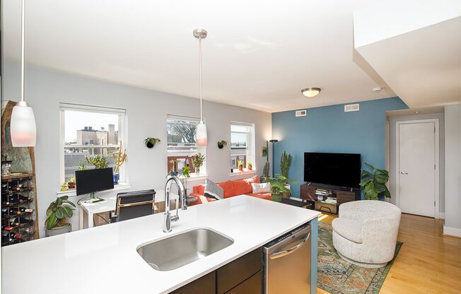 CoHi - Spacious One Bed Condo