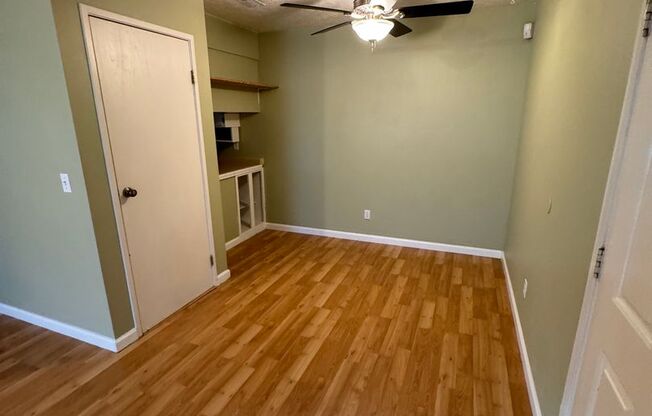 2 beds, 1 bath, $1,195