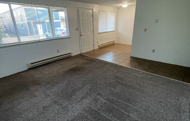 2 beds, 1 bath, 850 sqft, $1,749, Unit B-24