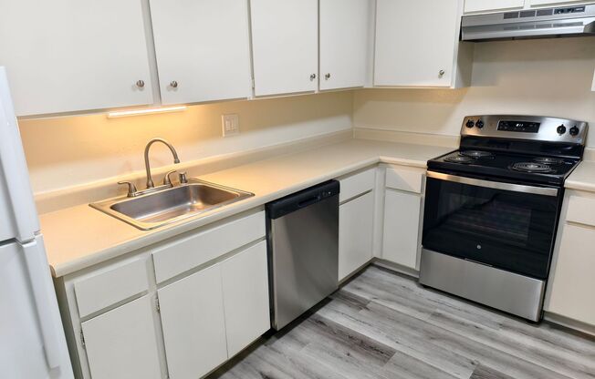 3 beds, 2 baths, 1,304 sqft, $2,350, Unit 140112