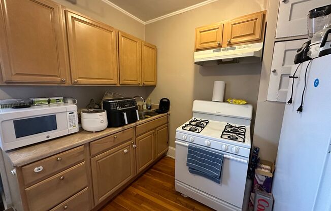 Spacious 1 bed - On Site Laundry - Close to Whole Foods, CVS