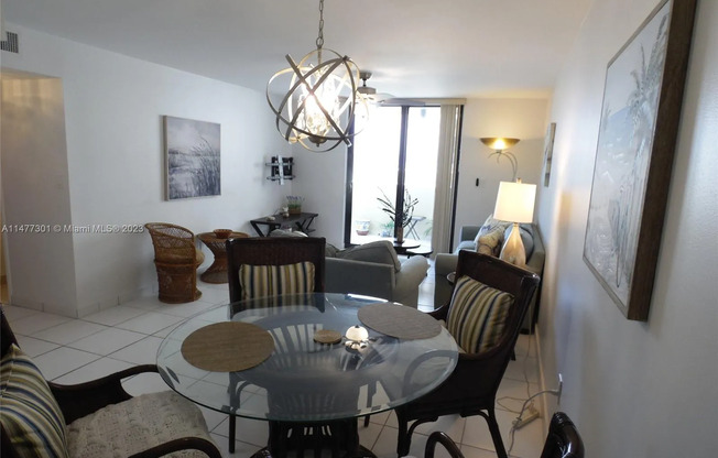 1623 Collins Ave