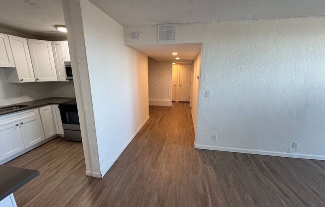 2 beds, 2 baths, 1,052 sqft, $1,895, Unit 1945 Peoria St #405