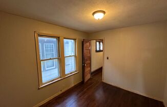 3 beds, 1 bath, $1,295