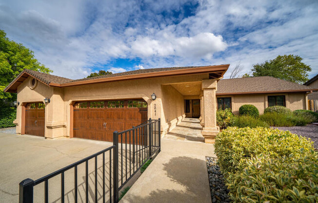 Gorgeous Mary Lake Home!