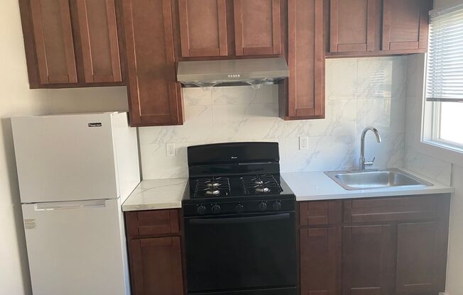 1 bed, 1 bath, 500 sqft, $1,250, Unit 2004 27th Ave - Unit 4