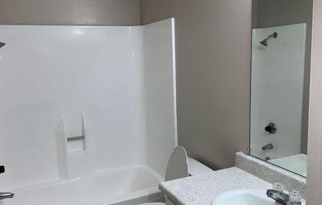 2 beds, 1 bath, 896 sqft, $2,050, Unit 108