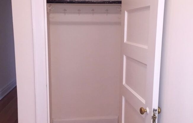 2 beds, 1 bath, 1,100 sqft, $1,725, Unit B1