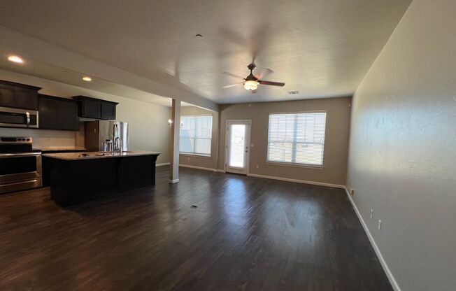 3 beds, 2.5 baths, $1,565