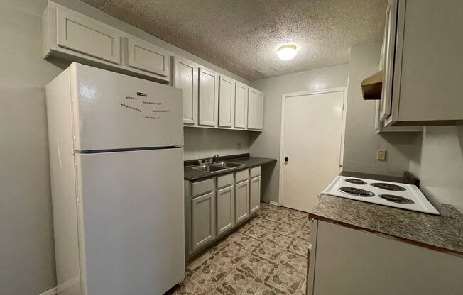 2 beds, 2 baths, $800, Unit Unit D