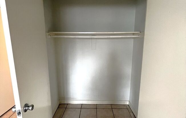 Studio, 1 bath, 400 sqft, $995, Unit 102