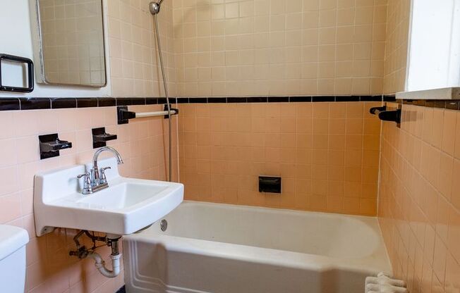 1 bed, 1 bath, 600 sqft, $979, Unit 306