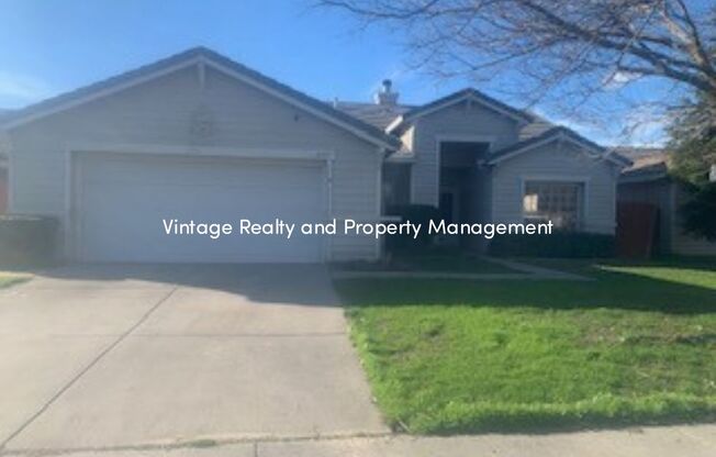 Ready To Go Nice Single Story 4 Bedroom Home!!!