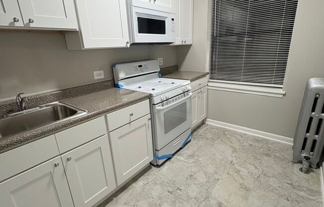 2 beds, 1 bath, 672 sqft, $1,150, Unit CA 139-1W