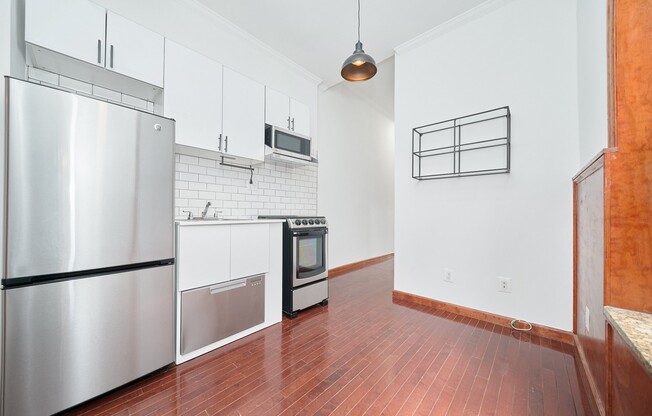 2 beds, 1 bath, $4,625, Unit 5B