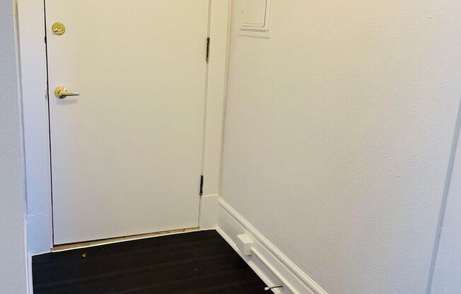 2 beds, 1 bath, 681 sqft, $2,095, Unit 419