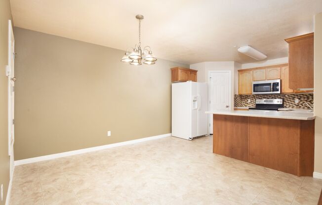 3 beds, 2 baths, $1,399