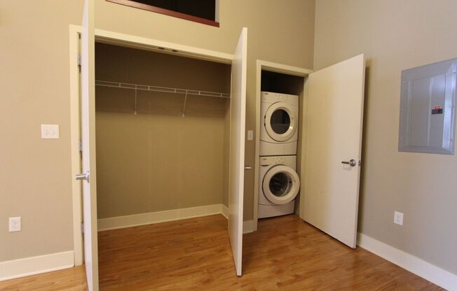 1 bed, 1 bath, 990 sqft, $1,610, Unit 211