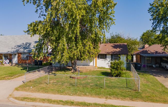 Stylish 4-Bedroom Home in Moore with Modern Updates and Fenced Yard