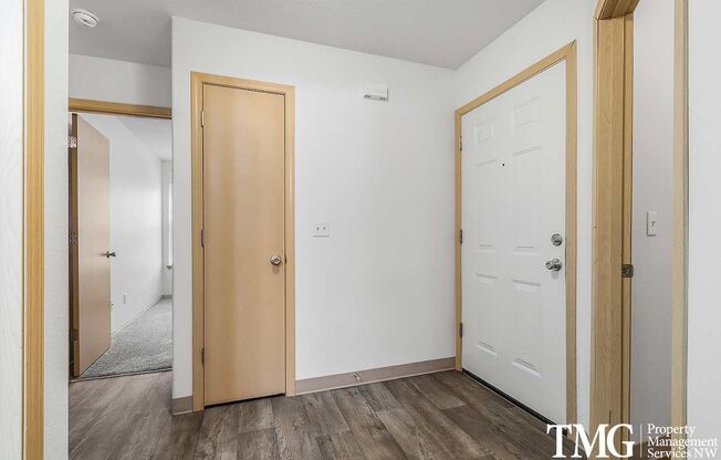 2 beds, 2 baths, 912 sqft, $1,499, Unit 23