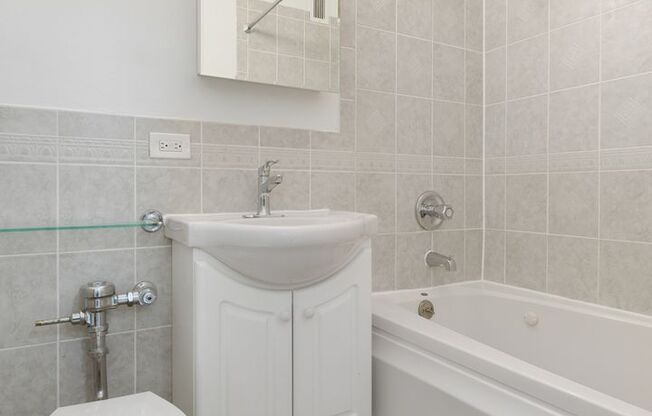 1 bed, 1 bath, 654 sqft, $2,300, Unit 702