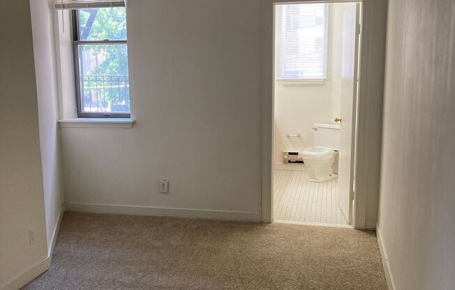 2 beds, 1.5 baths, 1,000 sqft, $1,549, Unit 15C