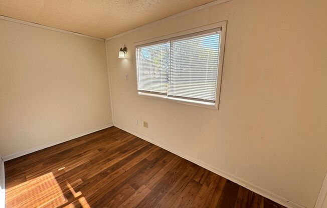 3 beds, 1 bath, $1,100