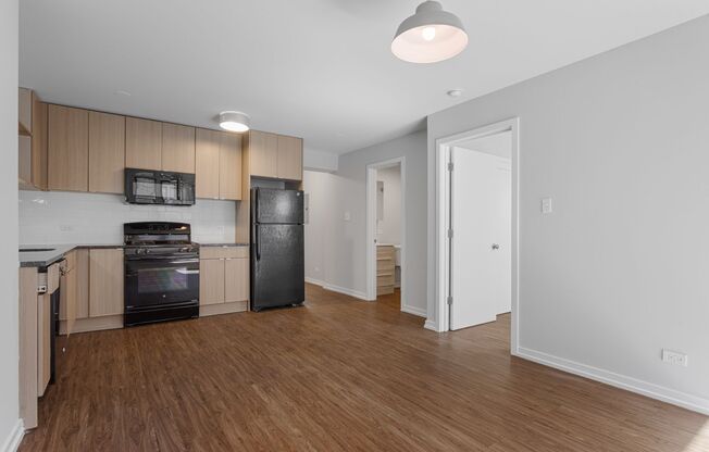 2 beds, 2 baths, $2,400, Unit 414
