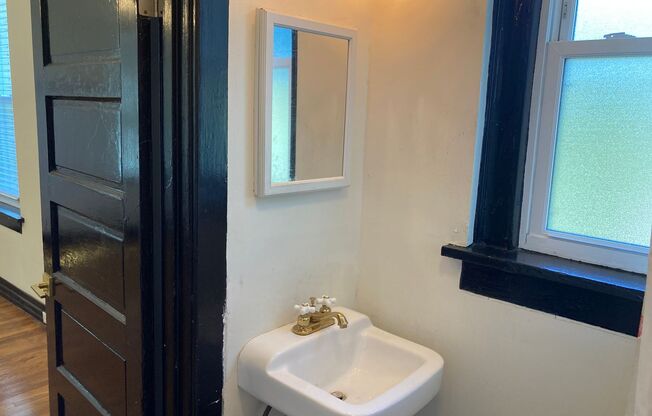Studio, 1 bath, 405 sqft, $1,199, Unit Unit 1