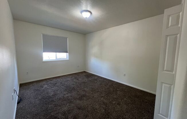 3 beds, 1 bath, $1,200, Unit 690 Richland # 3