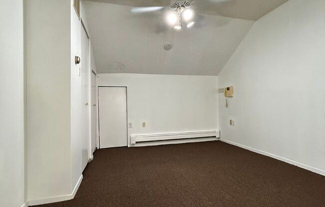 2 beds, 1 bath, $1,900