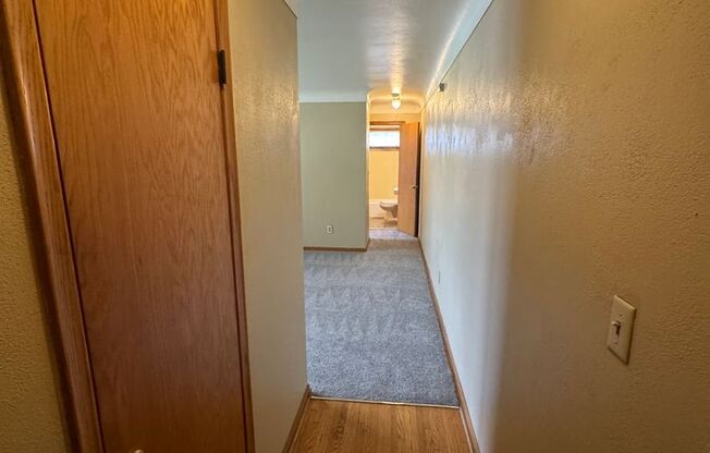 616 Ivy Ave E