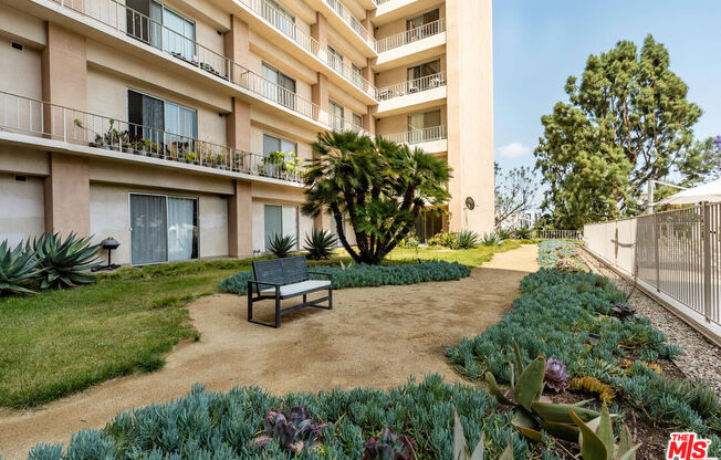 1 bed, 2 baths, 712 sqft, $3,600, Unit 518